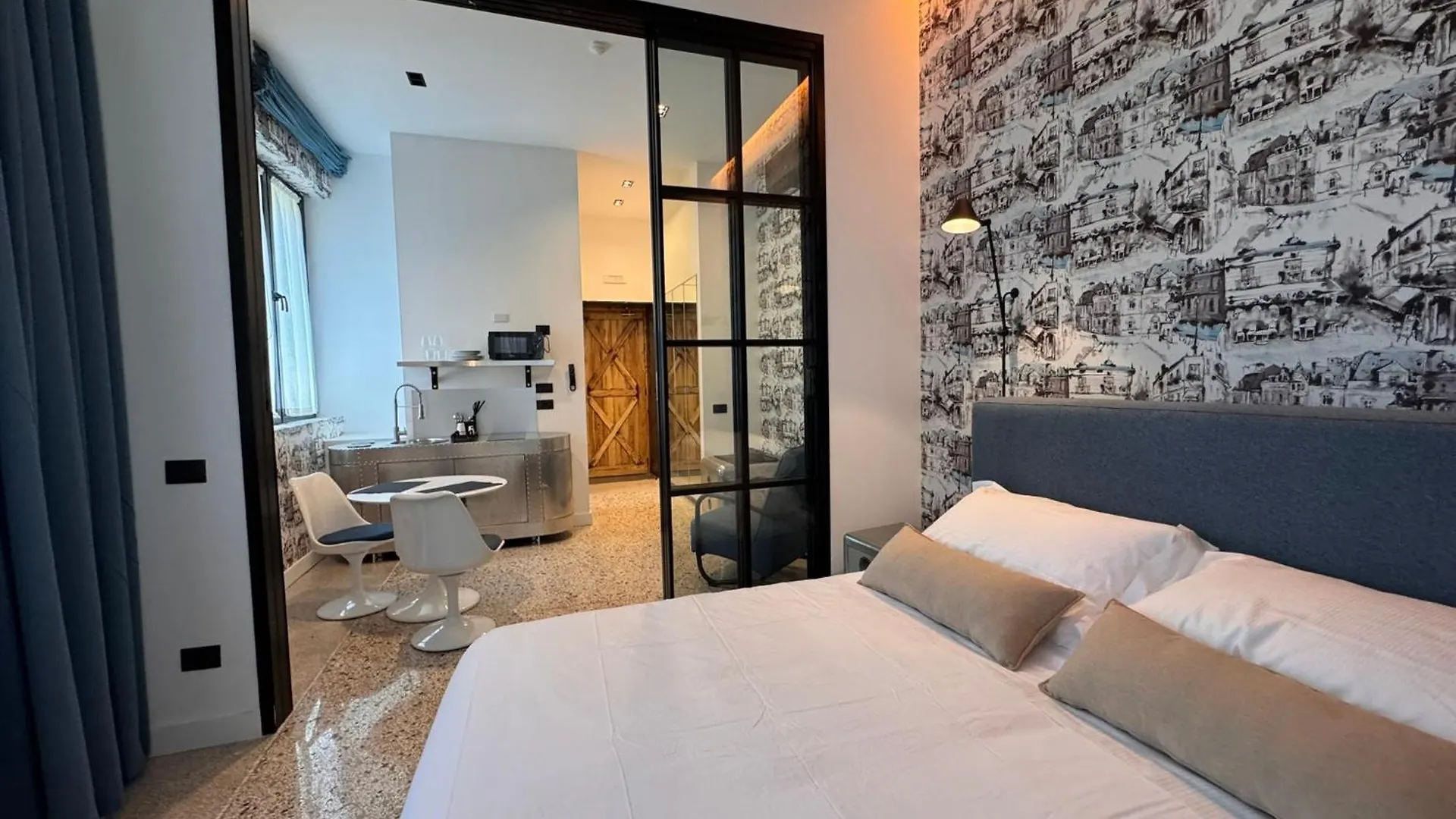 Palazzo Sebeto Aparthotel Naples 0*,  Italy