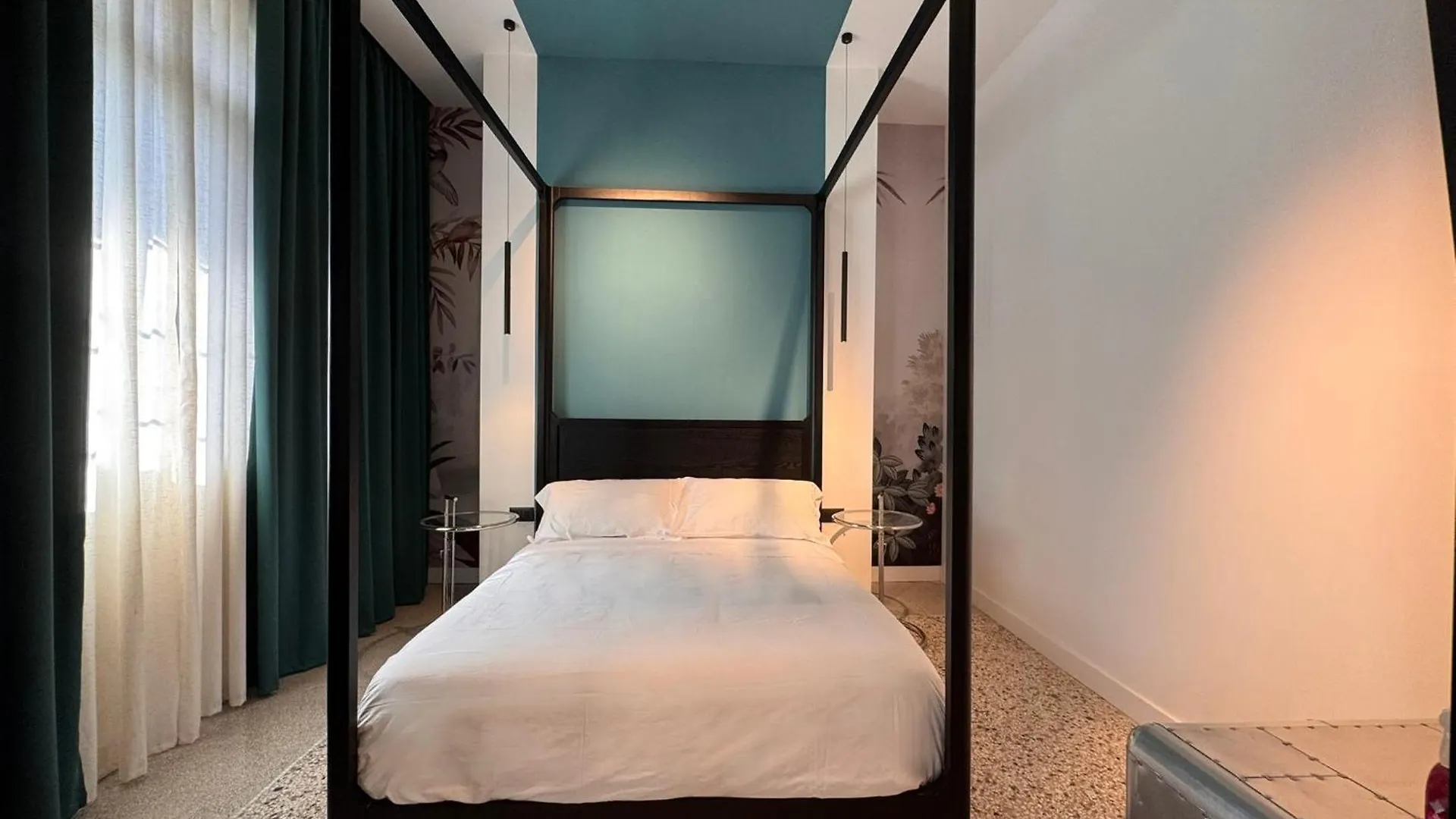 Palazzo Sebeto Aparthotel Naples 0*,  Italy