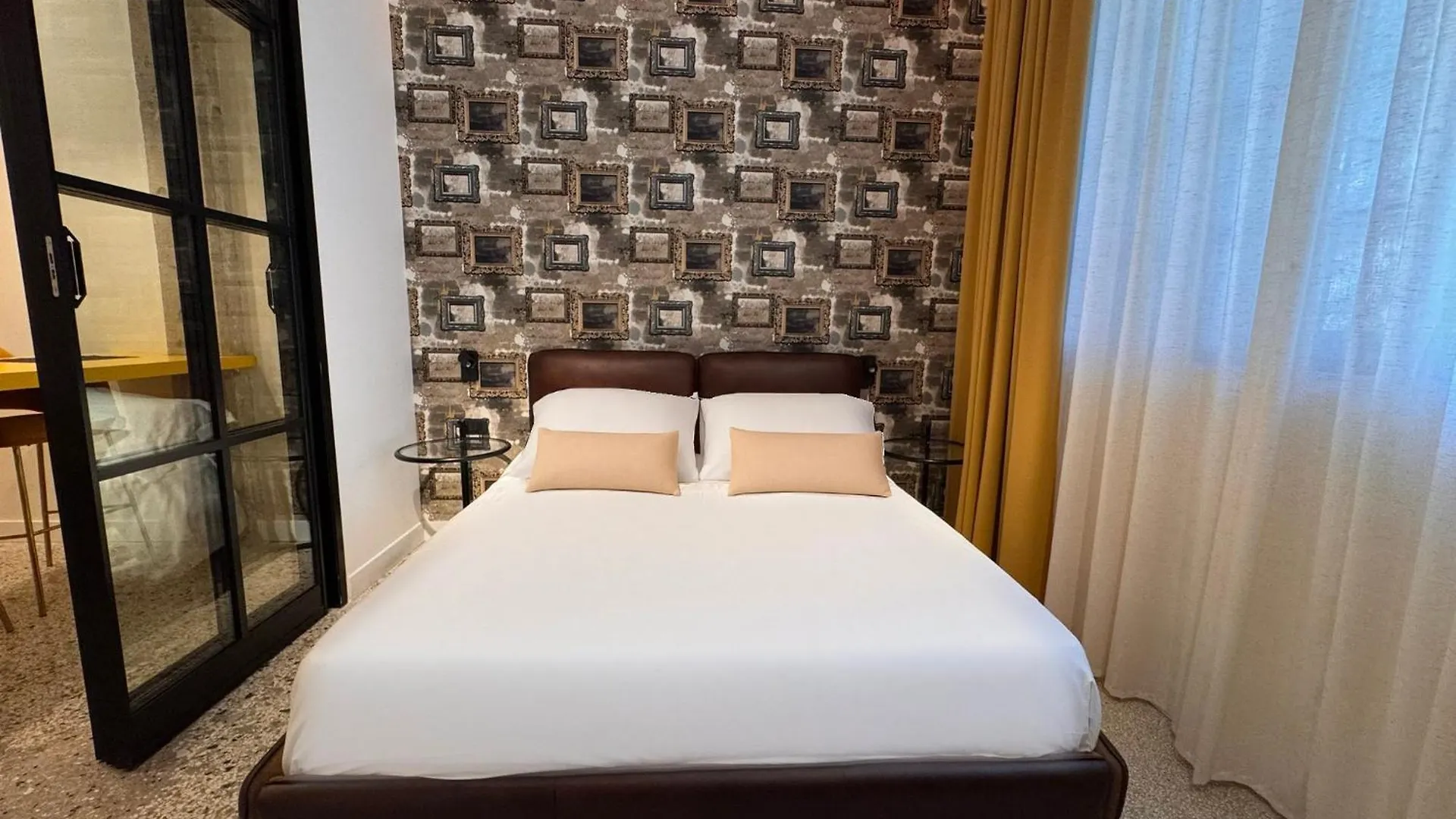 Palazzo Sebeto Aparthotel Naples 0*,  Italy